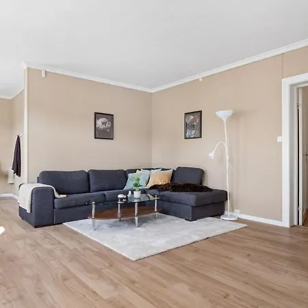 Apartment Stor Og Sentral *